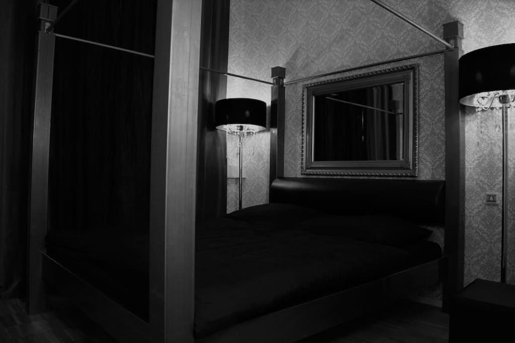 Fetischhaus Sm Apartment/Ferienwohnung ヴィースバーデン エクステリア 写真